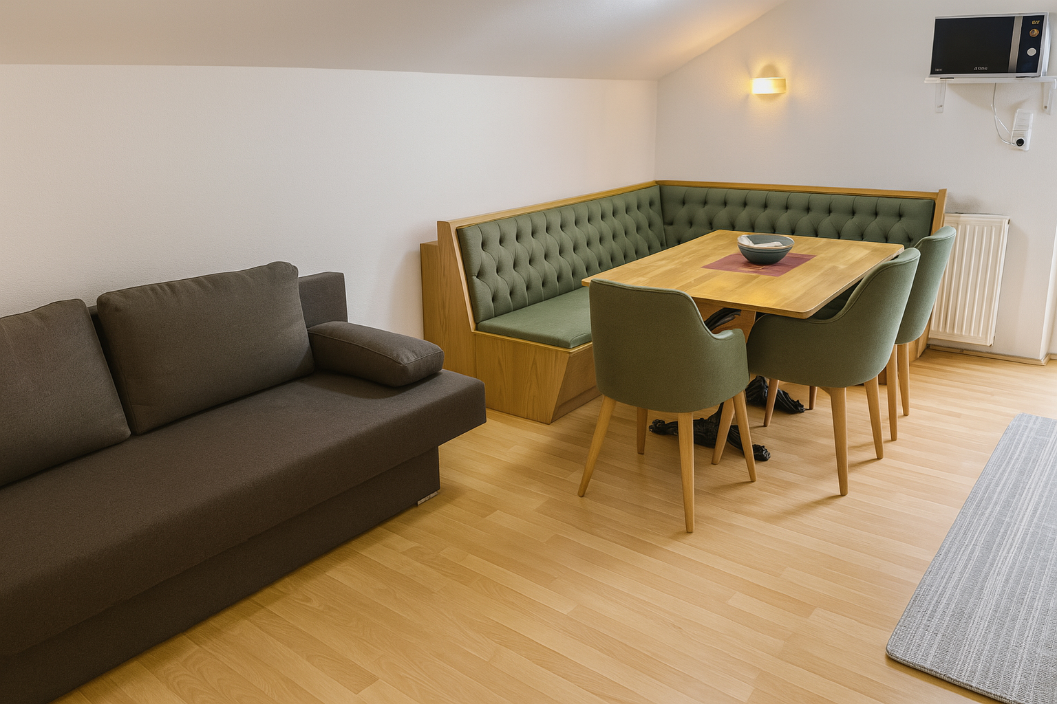 Essbereich mit Sofa